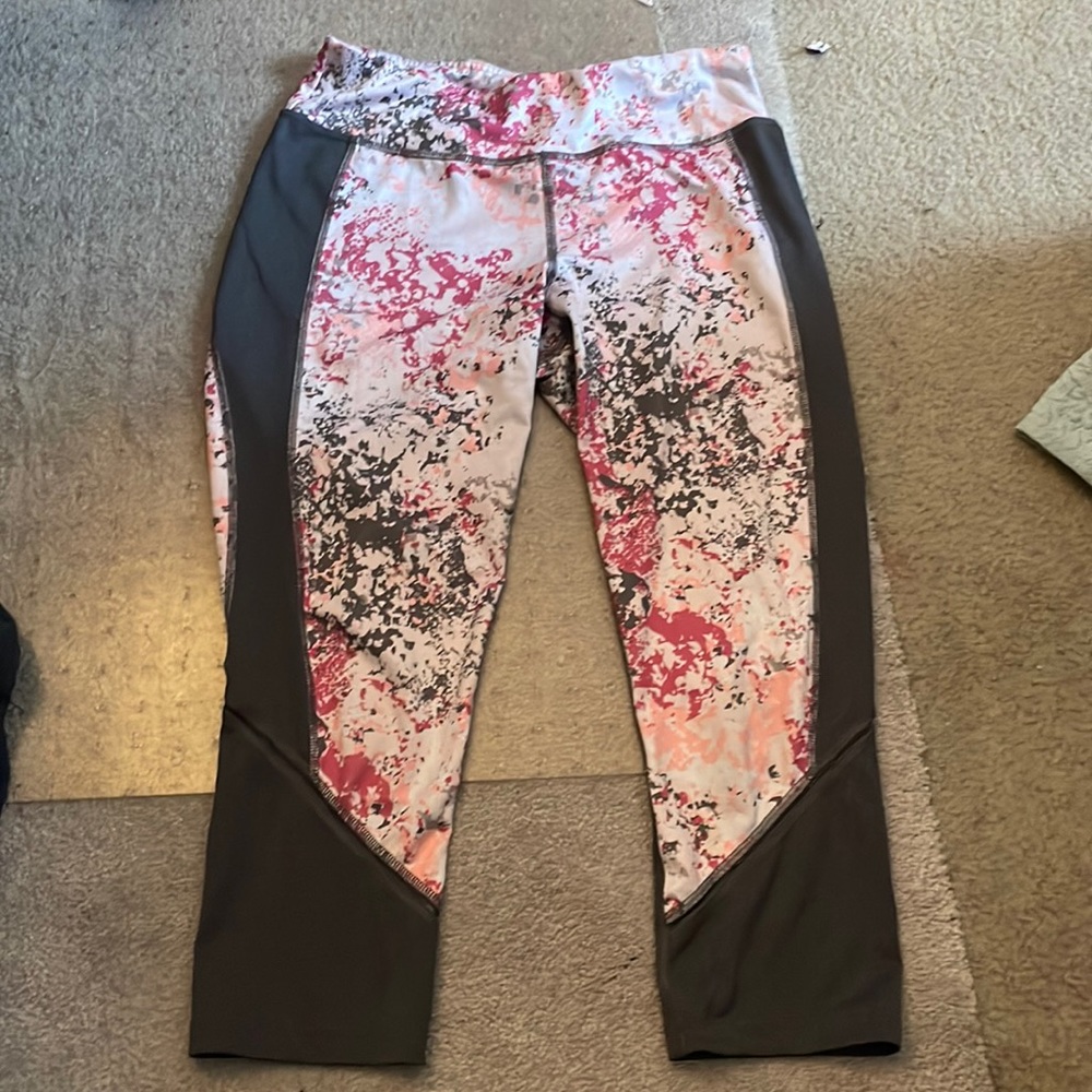 size M, workout leggings, good condition